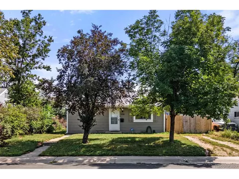 930 Macon St, Aurora, CO 80010 photo 1