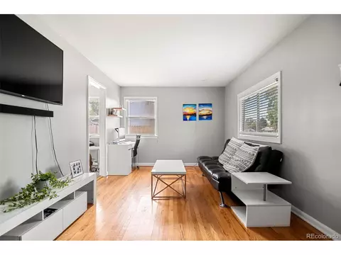 930 Macon St, Aurora, CO 80010 photo 4