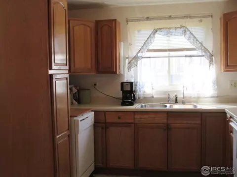 5116 Dillon St, Denver, CO 80239 photo 5