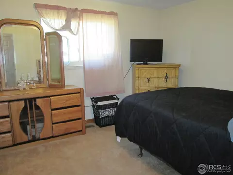 5116 Dillon St, Denver, CO 80239 photo 9