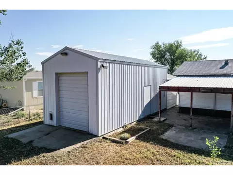 635 2nd St, Bennett, CO 80102 photo 2