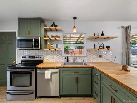 1670 Oakland St, Aurora, CO 80010