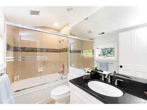 Bath - 1332 Lark Ct, Boulder, CO 80303 photo 2 of 4