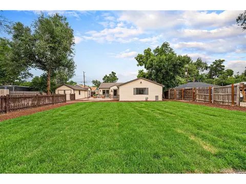 4271 S Logan St, Englewood, CO 80113