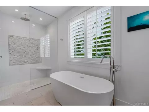Bath - 27041 E Long Cir, Aurora, CO 80016 photo 2 of 4