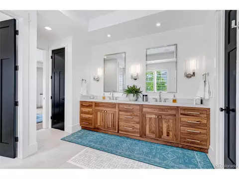 Bath - 27041 E Long Cir, Aurora, CO 80016 photo 1 of 5