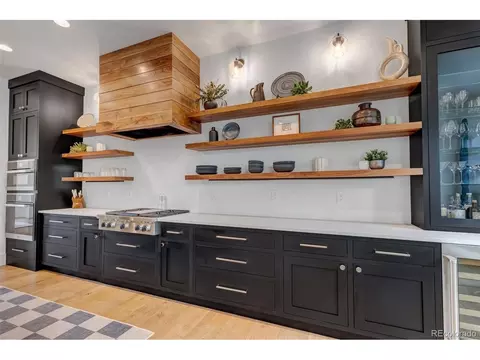 Kitchen - 27041 E Long Cir, Aurora, CO 80016 photo 3 of 4