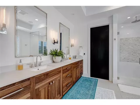 Bath - 27041 E Long Cir, Aurora, CO 80016 photo 1 of 4