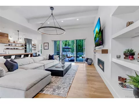 Living - 27041 E Long Cir, Aurora, CO 80016 photo 2 of 4