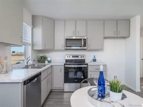 46557 Avery Ln, Bennett, CO 80102 photo 4
