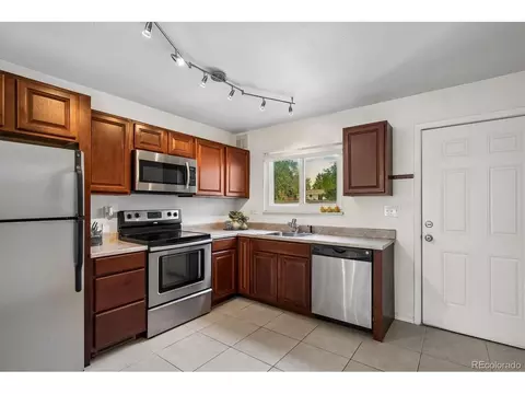 Kitchen - 490 E Highline Cir, Centennial, CO 80122 photo 2 of 2