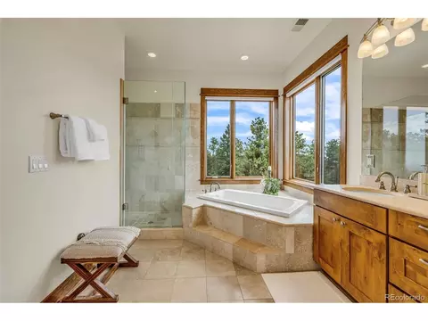 Bath - 255 Peakview Rd, Boulder, CO 80302 photo 4 of 6