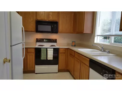 4863 Jasper Ct, Denver, CO 80239 photo 5