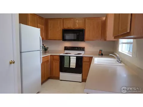 4863 Jasper Ct, Denver, CO 80239 photo 6