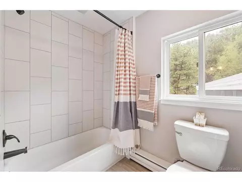 Bath - 626 Valley Ln, Boulder, CO 80302 photo 6 of 7