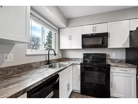 Kitchen - 4590 S Braun Ct, Morrison, CO 80465 photo 4 of 4