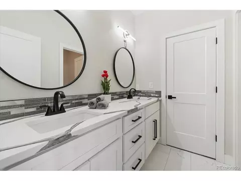 Bath - 27250 E Nova Cir, Aurora, CO 80016 photo 6 of 8