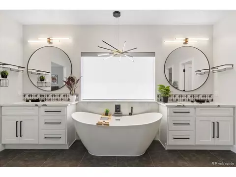Bath - 27250 E Nova Cir, Aurora, CO 80016 photo 2 of 8