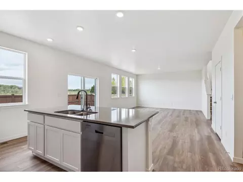27574 E Byers Ave, Aurora, CO 80018 photo 14