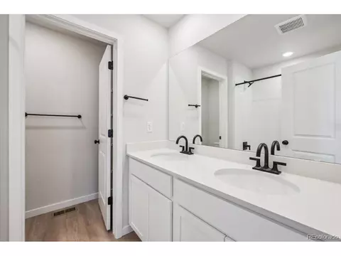 Bath - 22687 E 47th Pl, Aurora, CO 80019 photo 2 of 3