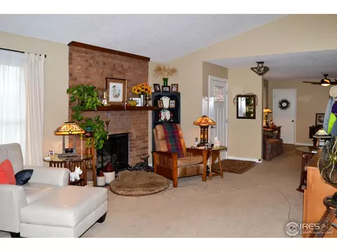 332 Eagle Ct, Longmont, CO 80504 photo 3