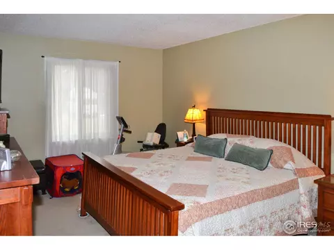 332 Eagle Ct, Longmont, CO 80504 photo 4