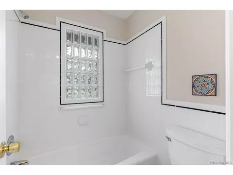Bath - 5161 Laurel Ave, Boulder, CO 80303 photo 2 of 5