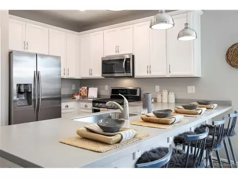 10219 E 25th Dr, Aurora, CO 80010 photo 9
