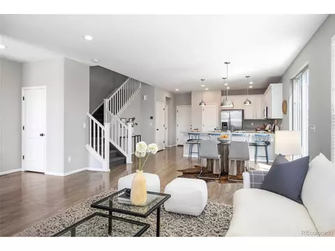 10219 E 25th Dr, Aurora, CO 80010 photo 4