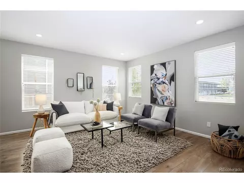 10219 E 25th Dr, Aurora, CO 80010 photo 2