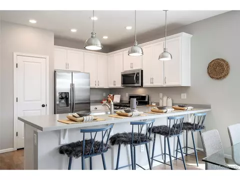 10219 E 25th Dr, Aurora, CO 80010 photo 8