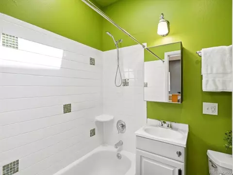 Bath - 26 E Bayaud Ave, Denver, CO 80209 photo 1 of 1