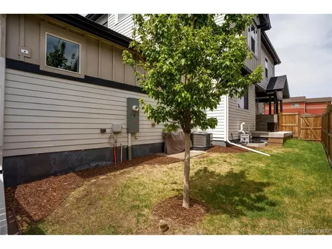 Exterior - 10350 E 62nd Pl, Denver, CO 80238 photo 5 of 6