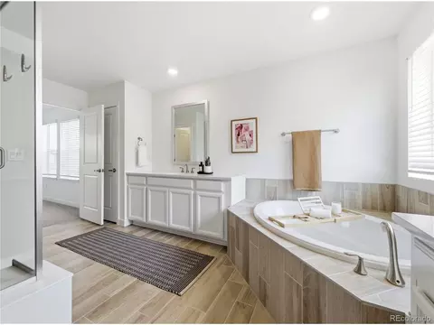 Bath - 9989 E 62nd Ave, Denver, CO 80238 photo 3 of 4