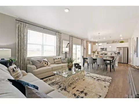 27516 E Byers Pl, Aurora, CO 80018 photo 3
