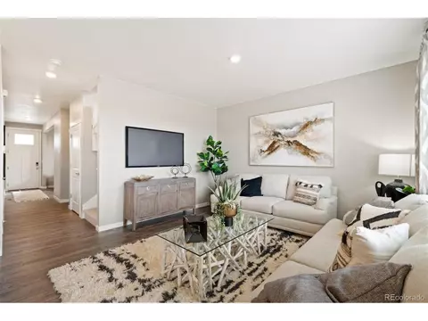 27516 E Byers Pl, Aurora, CO 80018 photo 4