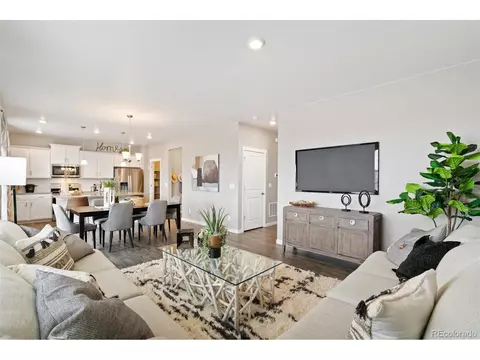 27516 E Byers Pl, Aurora, CO 80018 photo 2
