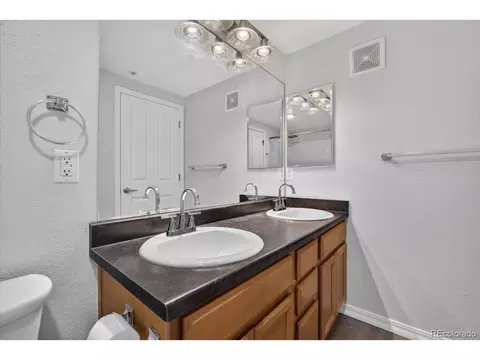 Bath - 23525 E Platte Dr #10E, Aurora, CO 80016 photo 1 of 2