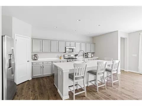 807 N Yantley St, Aurora, CO 80018