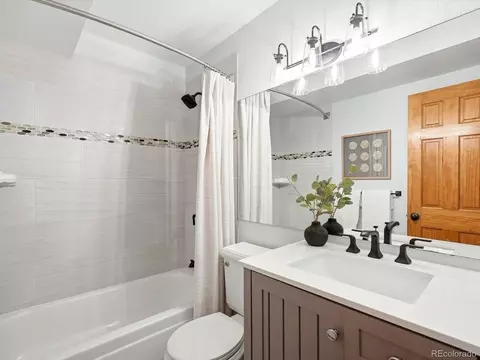 Bath - 2671 Crestridge Ct, Boulder, CO 80302 photo 1 of 4