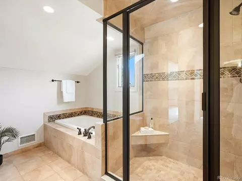 Bath - 2671 Crestridge Ct, Boulder, CO 80302 photo 3 of 4