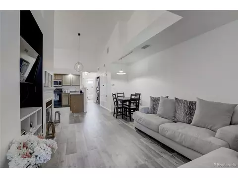 18821 E Water Dr #E, Aurora, CO 80013