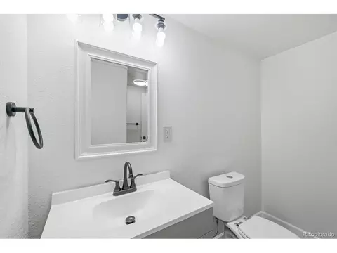 Bath - 18171 E Crestridge Dr, Centennial, CO 80015 photo 4 of 6