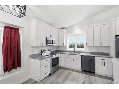 Kitchen - 18171 E Crestridge Dr, Centennial, CO 80015 photo 3 of 3