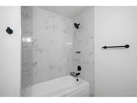 Bath - 18171 E Crestridge Dr, Centennial, CO 80015 photo 5 of 6