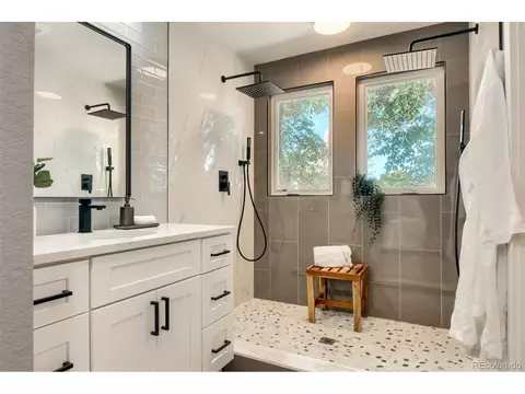 4001 E Cornell Ave, Denver, CO 80222 photo 17