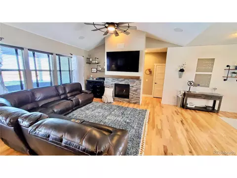 989 Pinehurst Ct, Bennett, CO 80102 photo 4