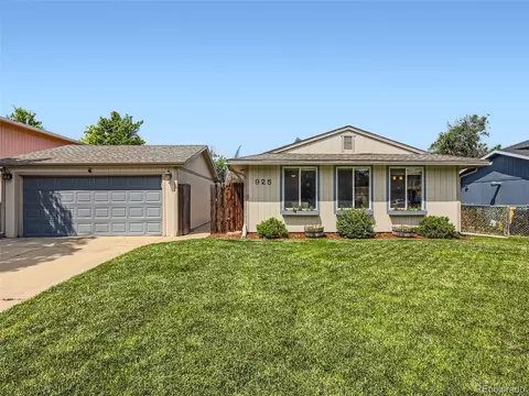 925 Granite Ct, Longmont, CO 80504