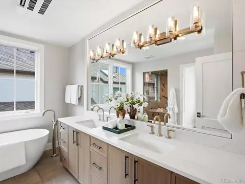 Bath - 3330 E 4th Ave, Denver, CO 80206 photo 2 of 6