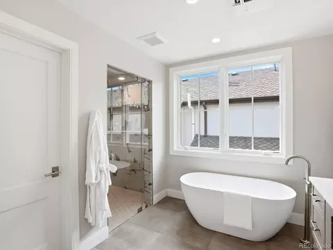 Bath - 3330 E 4th Ave, Denver, CO 80206 photo 3 of 6